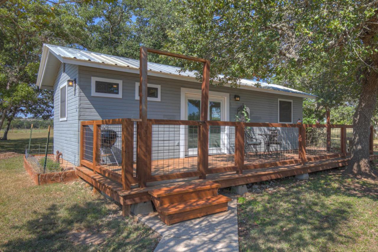 Вилла Grey Haus Casita-Peaceful Hill Country Views! Фредериксберг Экстерьер фото