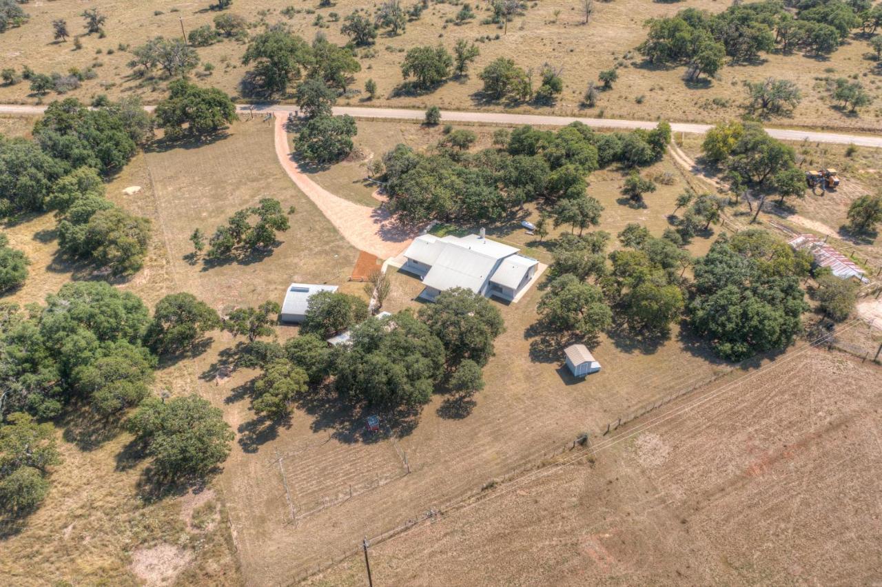 Вилла Grey Haus Casita-Peaceful Hill Country Views! Фредериксберг Экстерьер фото