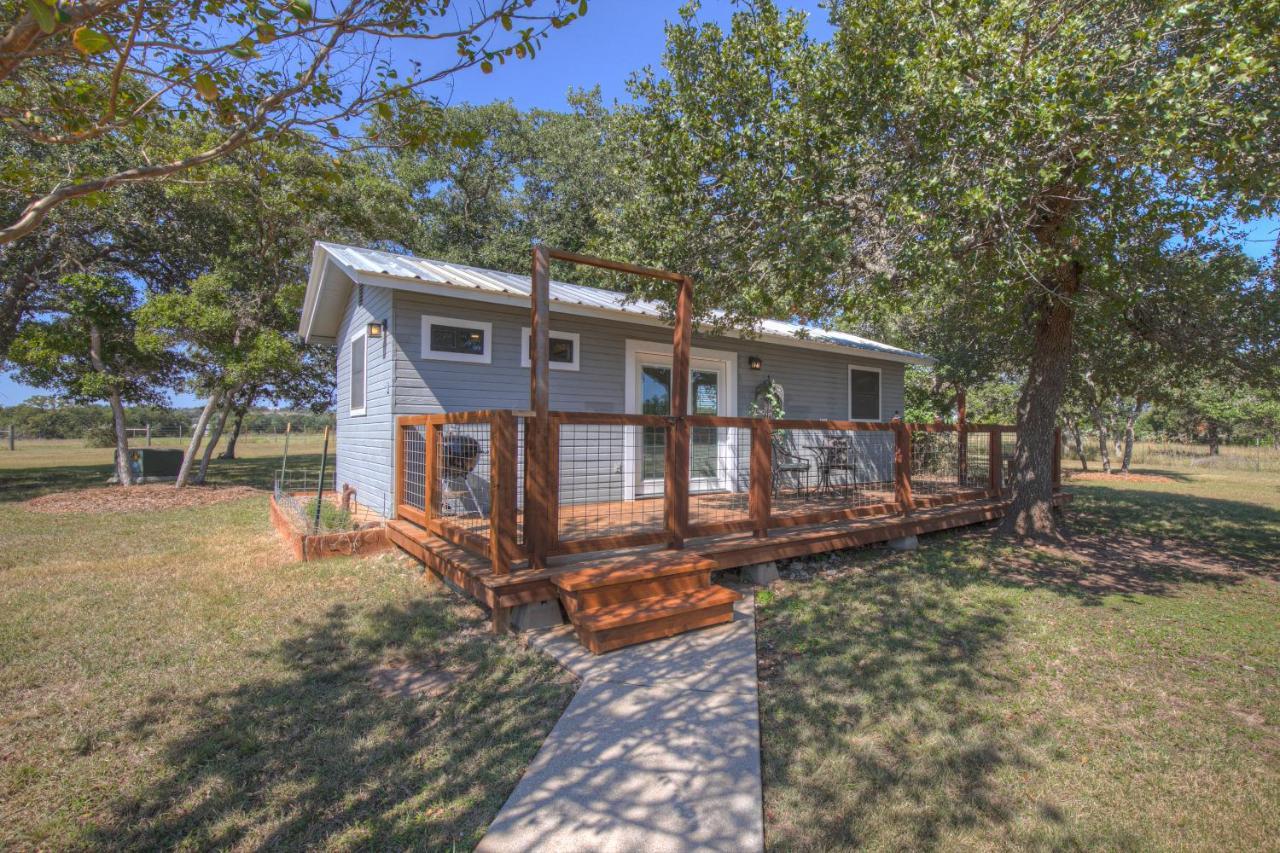 Вилла Grey Haus Casita-Peaceful Hill Country Views! Фредериксберг Экстерьер фото